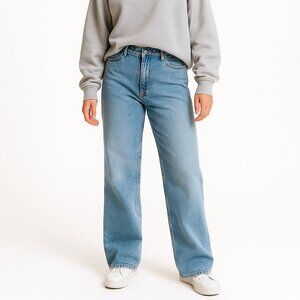 H&M Womens Baggy Girlfriend Jeans in Classic Blue Flare Leg, Size 28/30